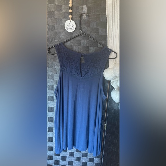 Woman’s Torrid Flowy Tank - Picture 5 of 8